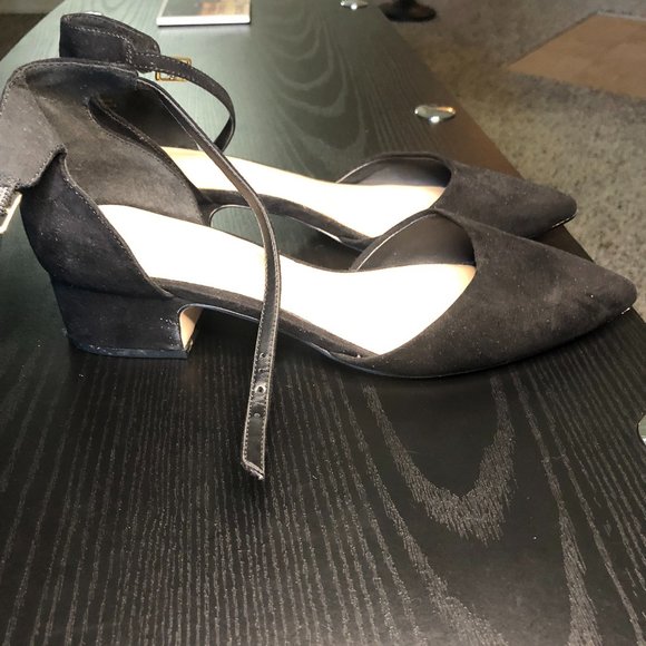 Aldo black, low heel, pointy toed shoe, size 9 - Picture 2 of 4